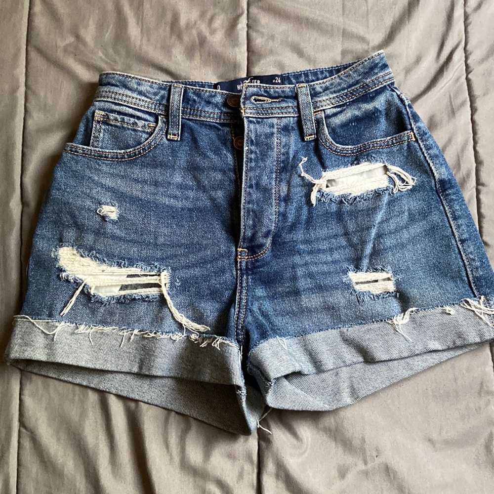 Hollister Curvy Ultra High-Rise Mom Shorts 3’